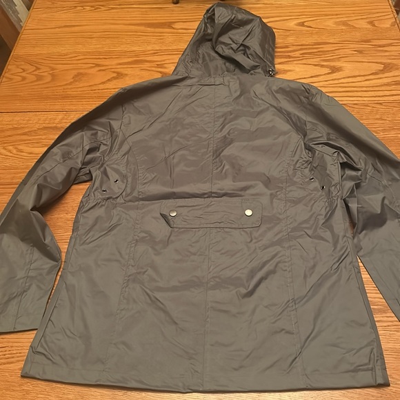 Jacket ladies windbreaker lined Sz med shldr to bottom 27” pit to pit 21 1/2” - Picture 6 of 6